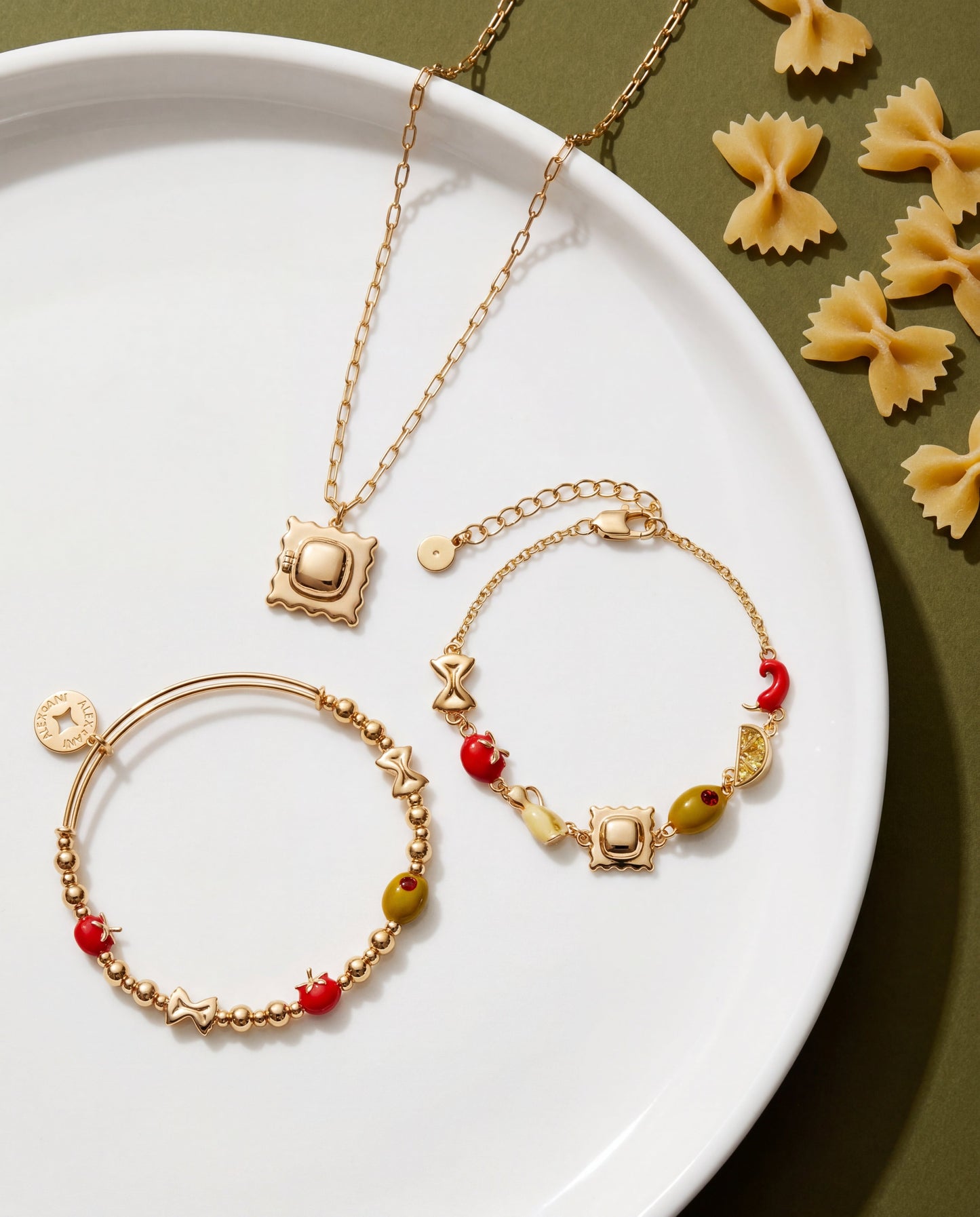 Pasta Girl 'Anything Is Pastable' Ravioli Locket Necklace – Gold